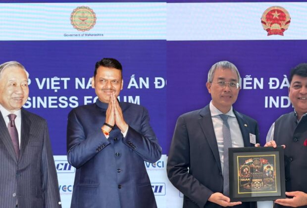 Vietnam Airlines, Saigontourist And Innovations India Ink Mou At Business Forum Attended By President To Lam And Cm Devendra Fadnavis