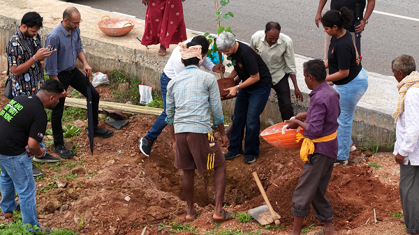 Bloom Avenue: A Year Round Flower Corridor On Bengaluru's Major Arterial Road In Kempegowda Layout